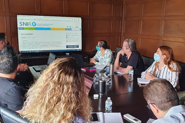 Fotografia de un grupo de servidores públicos cuando participan en un curso de capacitación